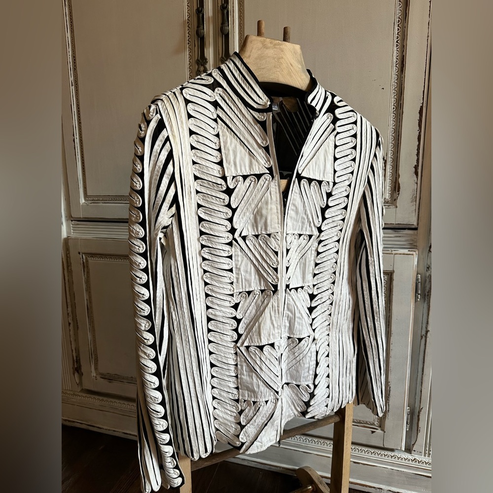 021: Vintage shear black with white piping jacket! Giving Michael Jackson vibes!